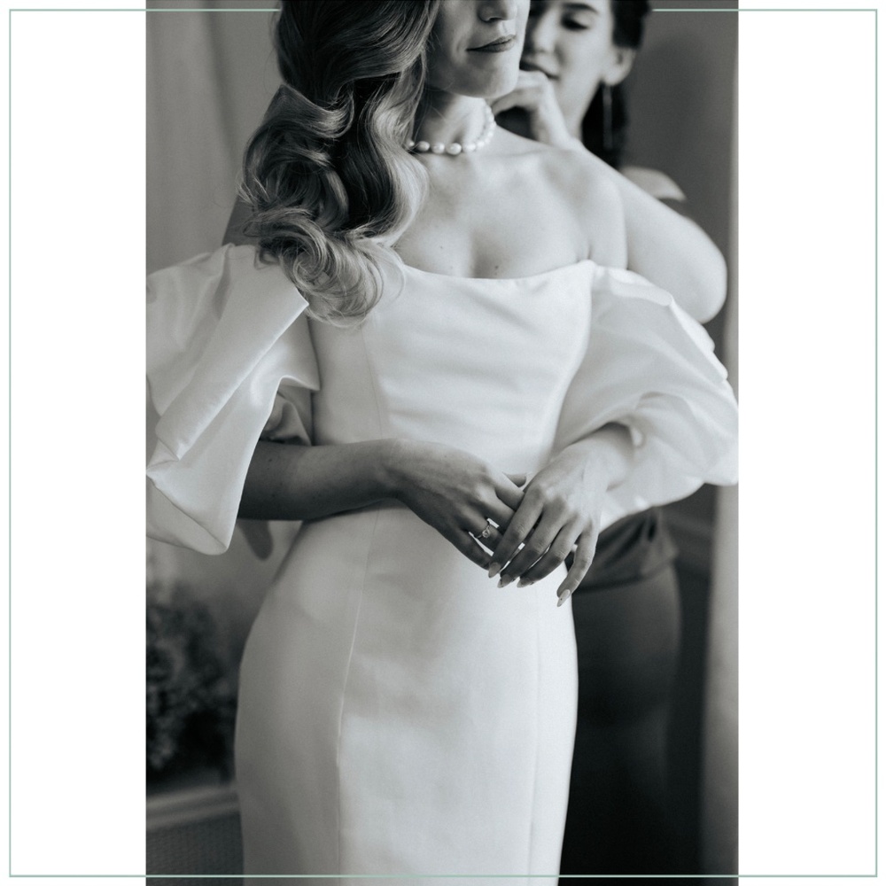 $8500 Monique Lhuillier ‘Admire’ Mikado Silk Runway Bridal Gown - Picture 7 of 16